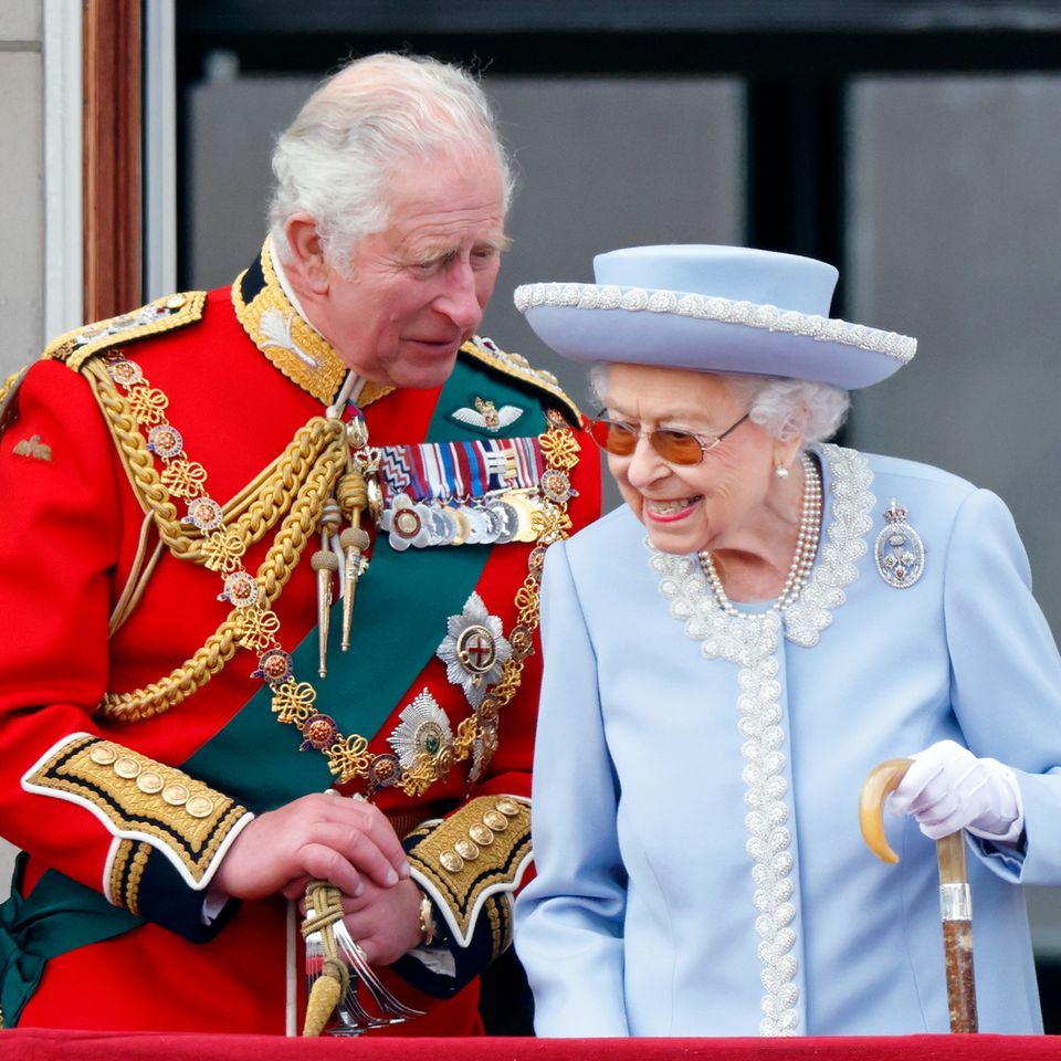 König Charles und Queen Elizabeth (†)