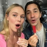 Stars beim Naschen. Kate Bosworth und Justin Long mit Eis