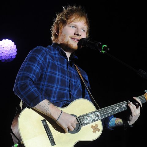 Ed Sheeran auf der Bühne.