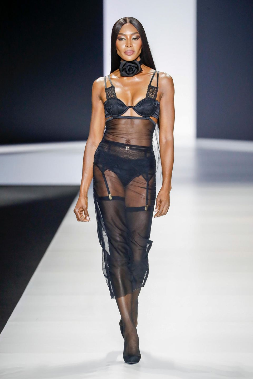Sie ist einfach eine Erscheinung! Naomi Campbell sorgt für krönenden Abschluss bei den Fashionshow in Mailand. 