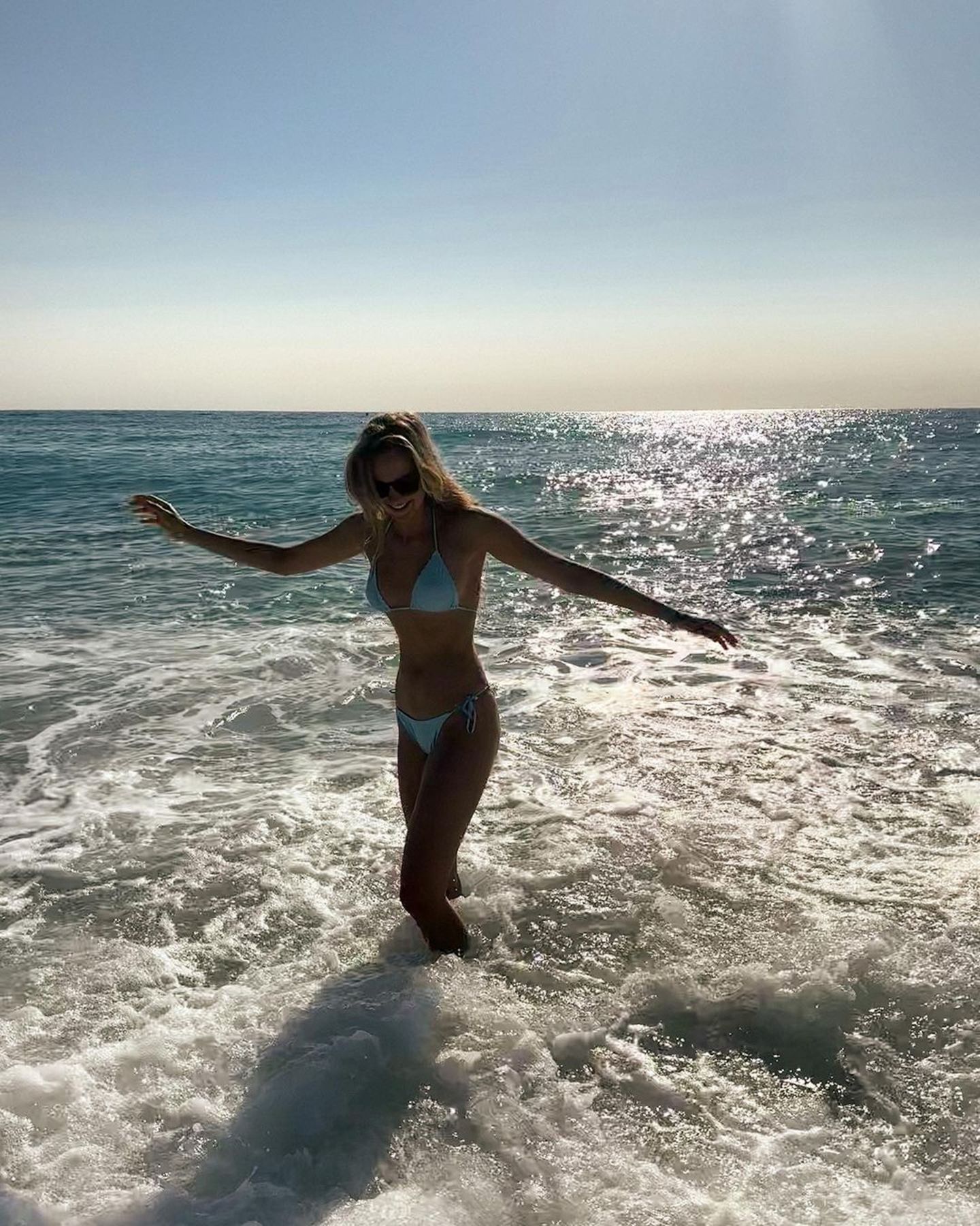 Lilly Krug im Bikini