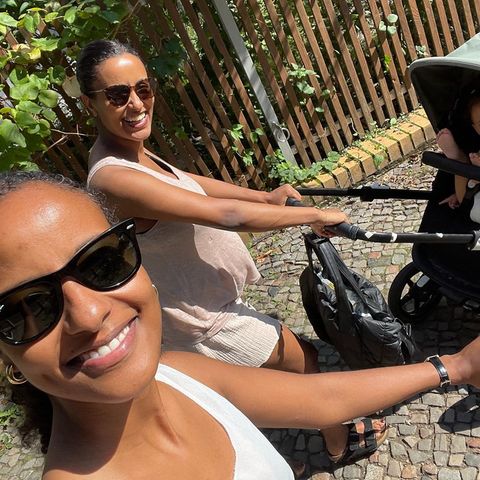 Kinderwagen der Stars: Sara Nuru mit Schwester und Baby
