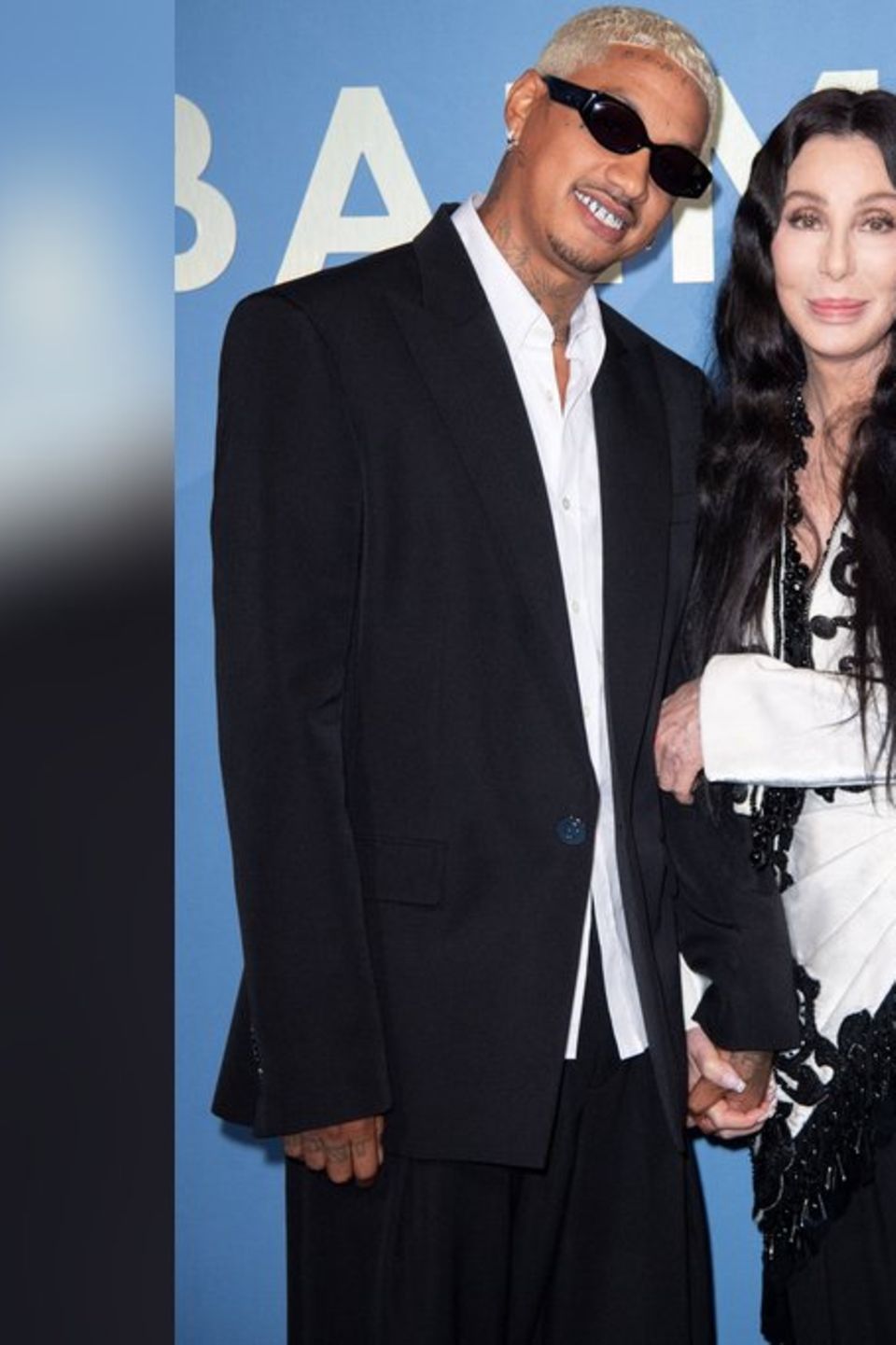 Er strahlt vor Freude: Alexander Edwards und Sängerin Cher sind offenbar wieder ein Paar.