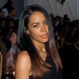 25. August 2001  Die R&B-Sängerin und Schauspielerin Aaliyah ist er 22, als sie auf dem Rückweg von Dreharbeiten auf den Bahamas mit einem Flugzeug tödlich verunglückt. Die Cessna stürzt kurz nach dem Start zu Boden, alle sieben Insassen kommen ums Leben. Ermittlungen ergeben, dass der Privatflieger um über 300 Kilogramm überladen gewesen sein soll.