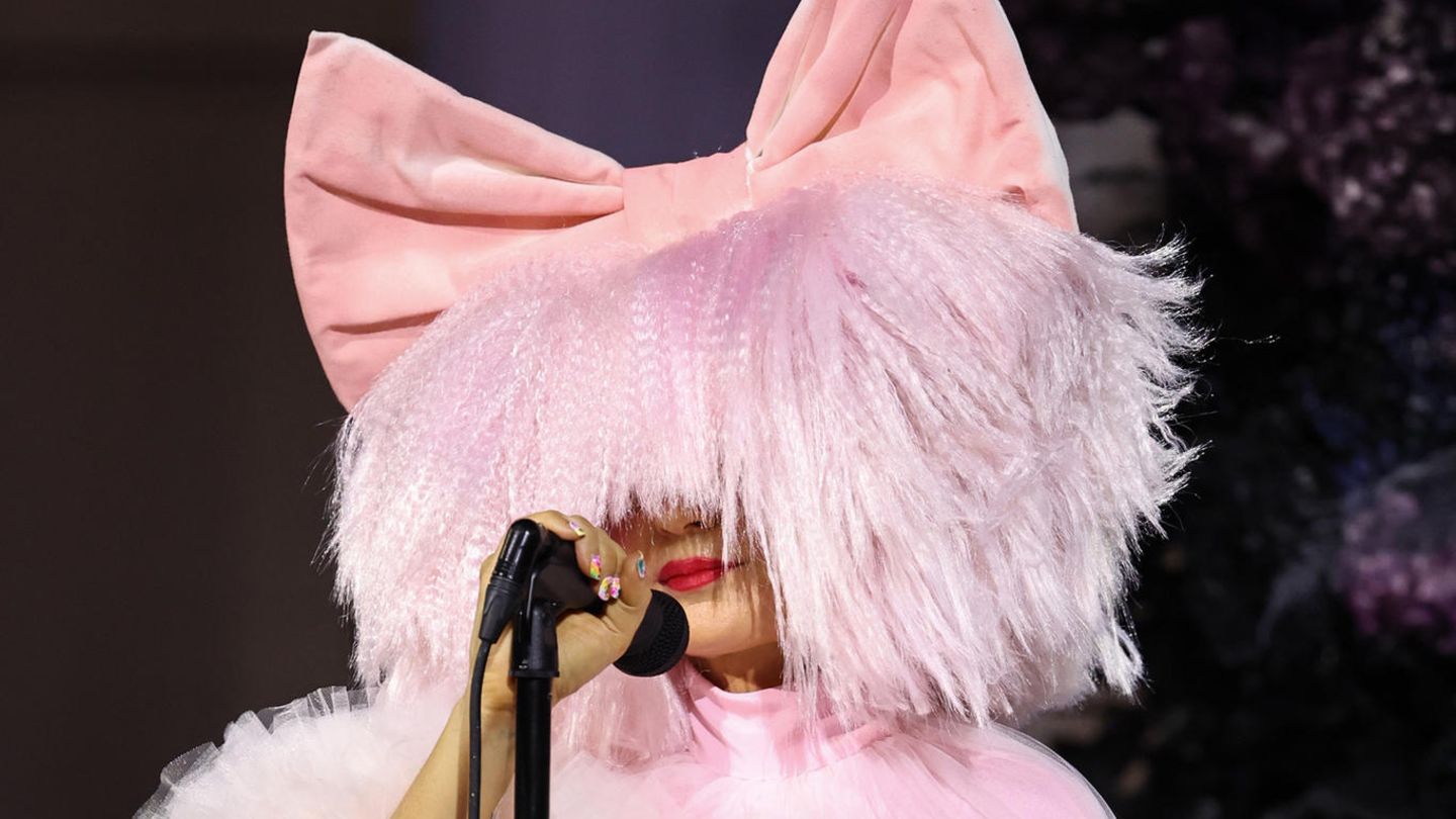 Sia-Beauty-OP-Jetzt-zeigt-Sia-ihr-geliftetes-Gesicht