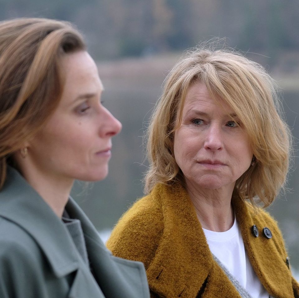 "Der neue Freund": Zwischen Johanna (Karin Hanczewski, l.) und ihrer Mutter Henriette (Corinna Harfouch) hat sich viel Unausge