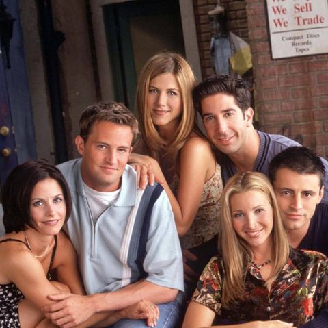 Matthew Perry als Chandler Bing mit seinen "Friends": Courtney Cox als Monica Geller, Jennifer Aniston als Rachel Green, David
