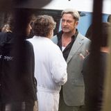 Huch, wer ist denn da plötzlich blond geworden? Für den Film "In the Hand of Dante" hat sich Schauspieler Gerald Butler seine braunen Haare in ein helles blond gefärbt. Nur so ganz blond sollten sie wohl nicht sein, denn am Ansatz zeigt sich immer noch Geralds Naturfarbe. Für einige Fans sicherlich eine Gewöhnungssache, aber in jedem Fall eine richtige Typveränderung!   