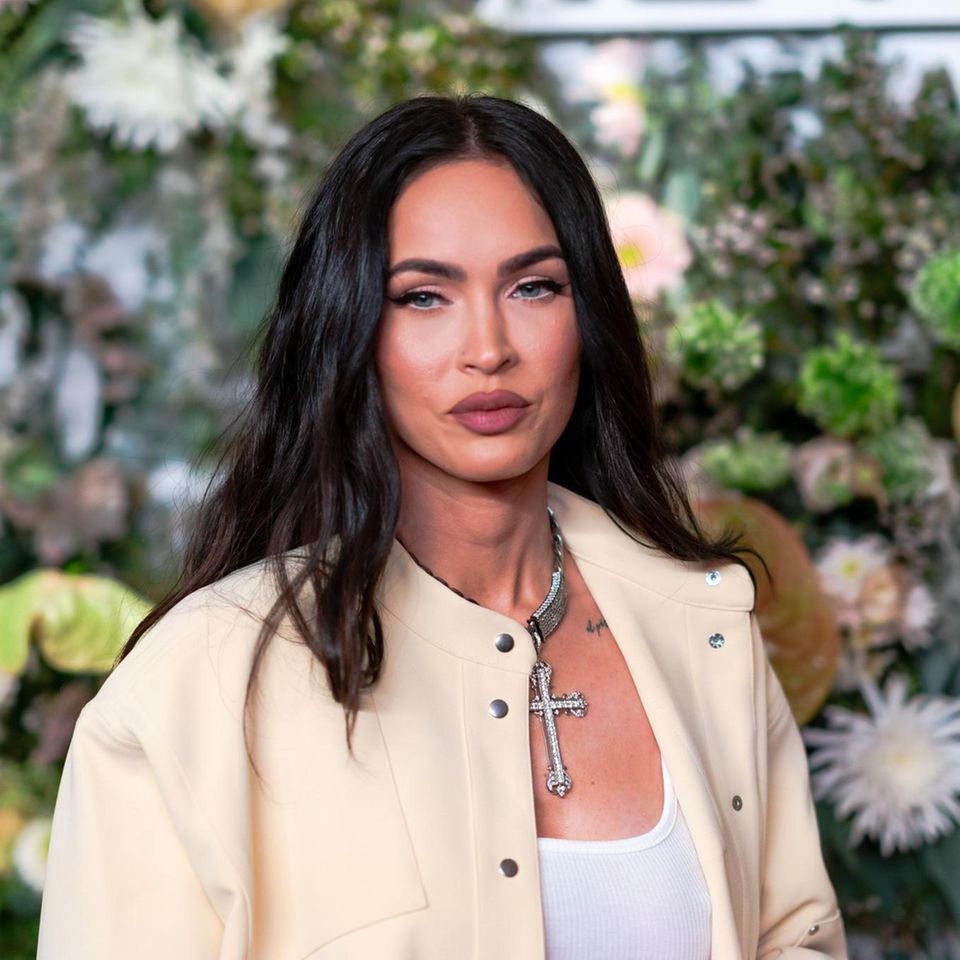 Megan Fox In MGKs Musikvideo Zeigt Sie Sich Schwanger GALA de