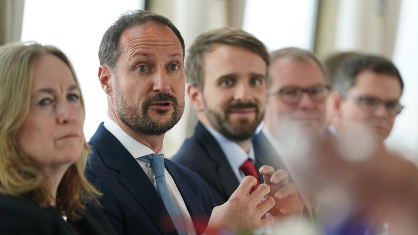 Prinz Haakon In Hamburg passieren gleich zwei Fauxpas GALA.de