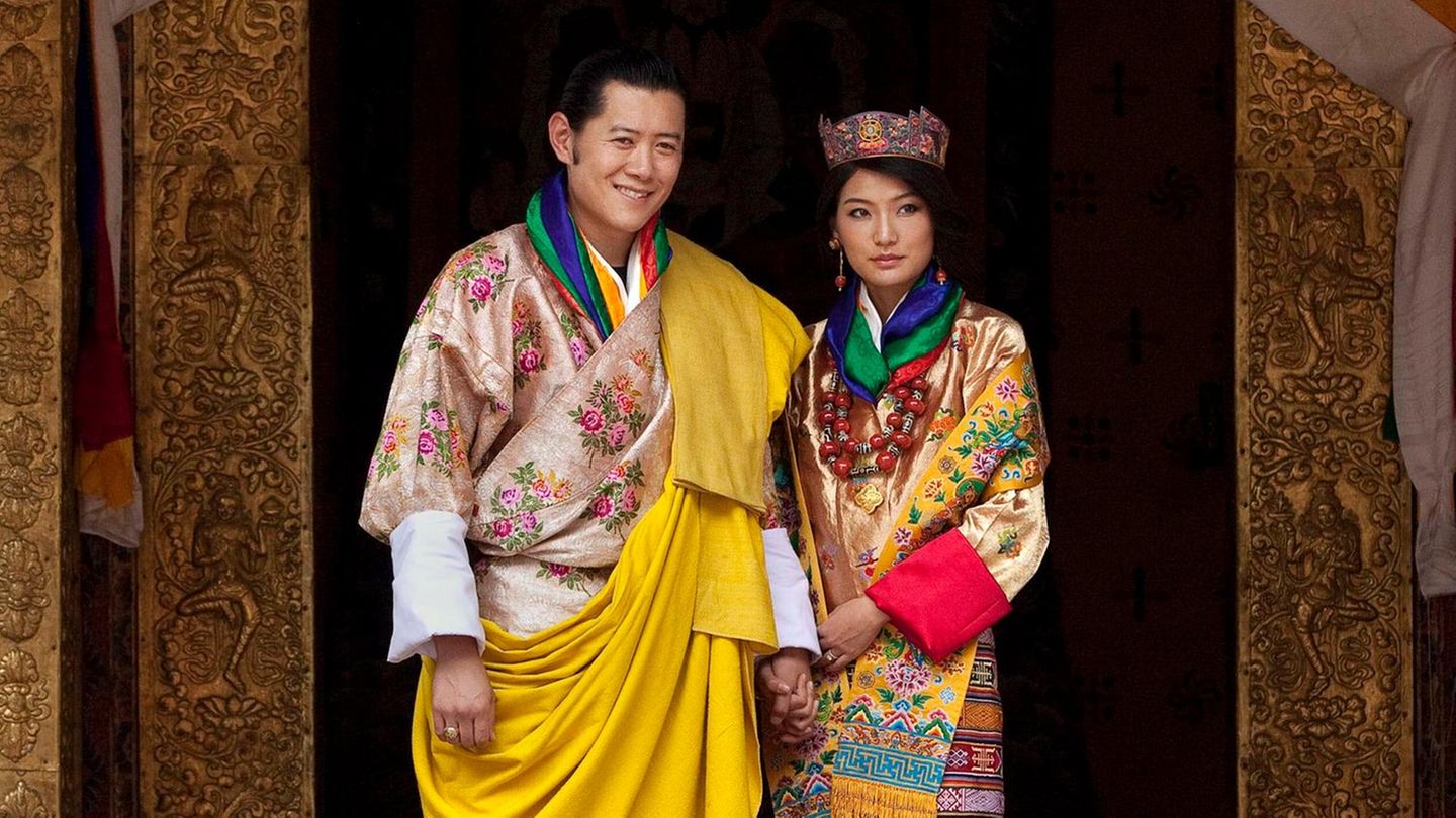 K-nig-Jigme-von-Bhutan-K-nigin-Jetsun-Heiratsantrag-einer-7-J-hrigen-Ihre-besondere-Lovestory