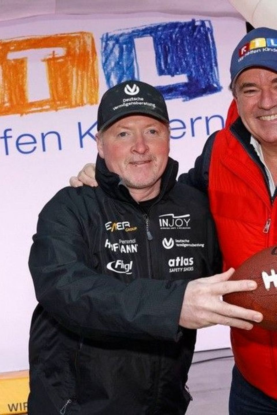 Joey Kelly (l.) mit Wolfram Kons im Rahmen des "RTL-Spendenmarathons".
