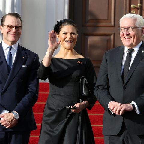 Prinz Daniel und Prinzessin Victoria werden von Bundespräsident Frank-Walter Steinmeier am Schloss Bellevue empfangen.