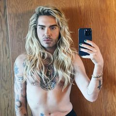 Bild Kaulitz nackt vorm Spiegel