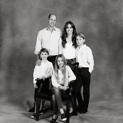 Prinz William und Catherine, Princess of Wales, posieren mit ihren Kindern Prinz Louis, Prinzessin Charlotte und Prinz George für ihre diesjährige Weihnachtskarte.