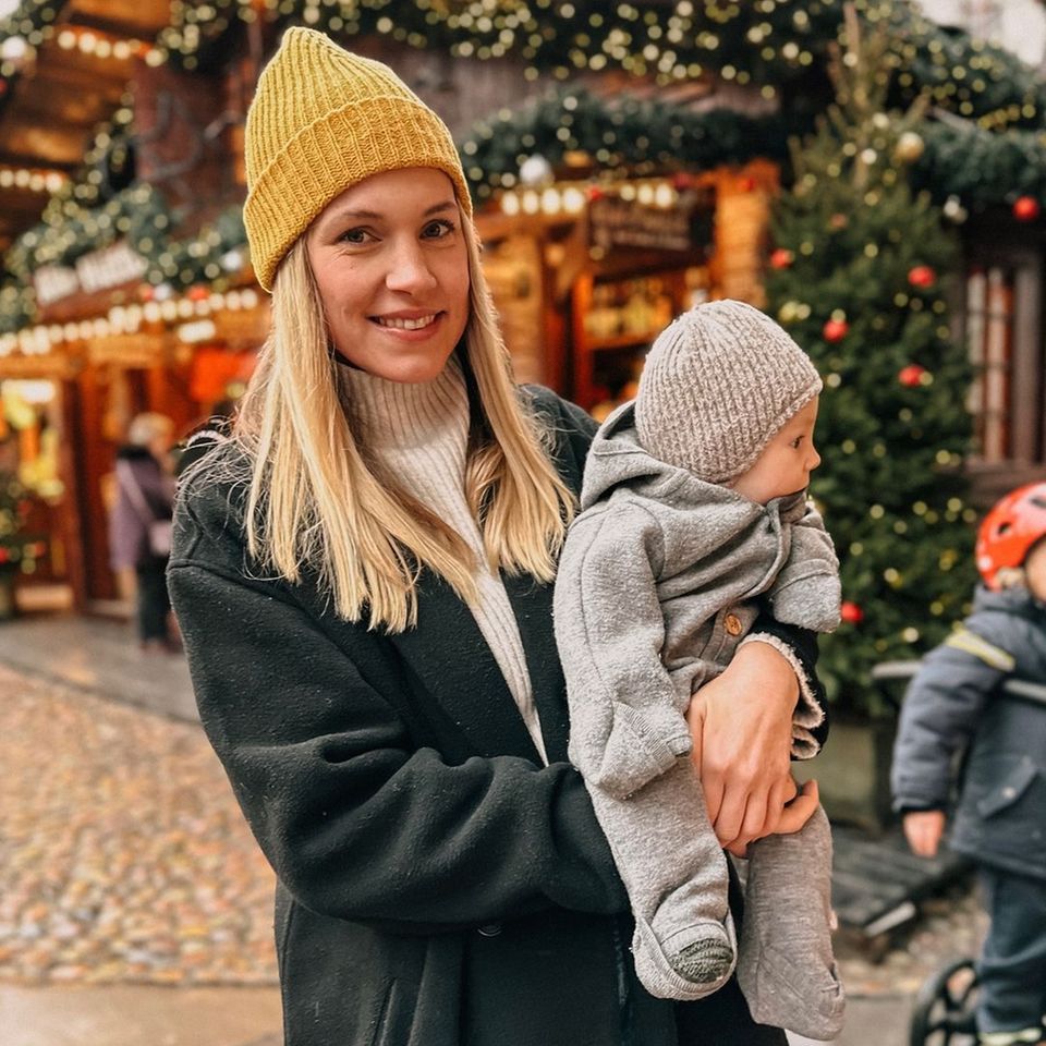 Rebekka Lin divanda sikishadi Rus porno ertak video