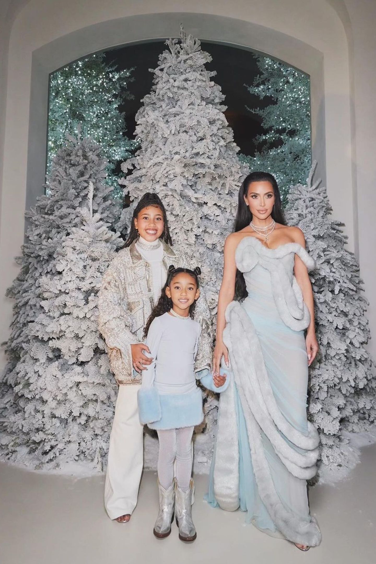 Weihnachten 2023: Die schönsten Looks der Stars