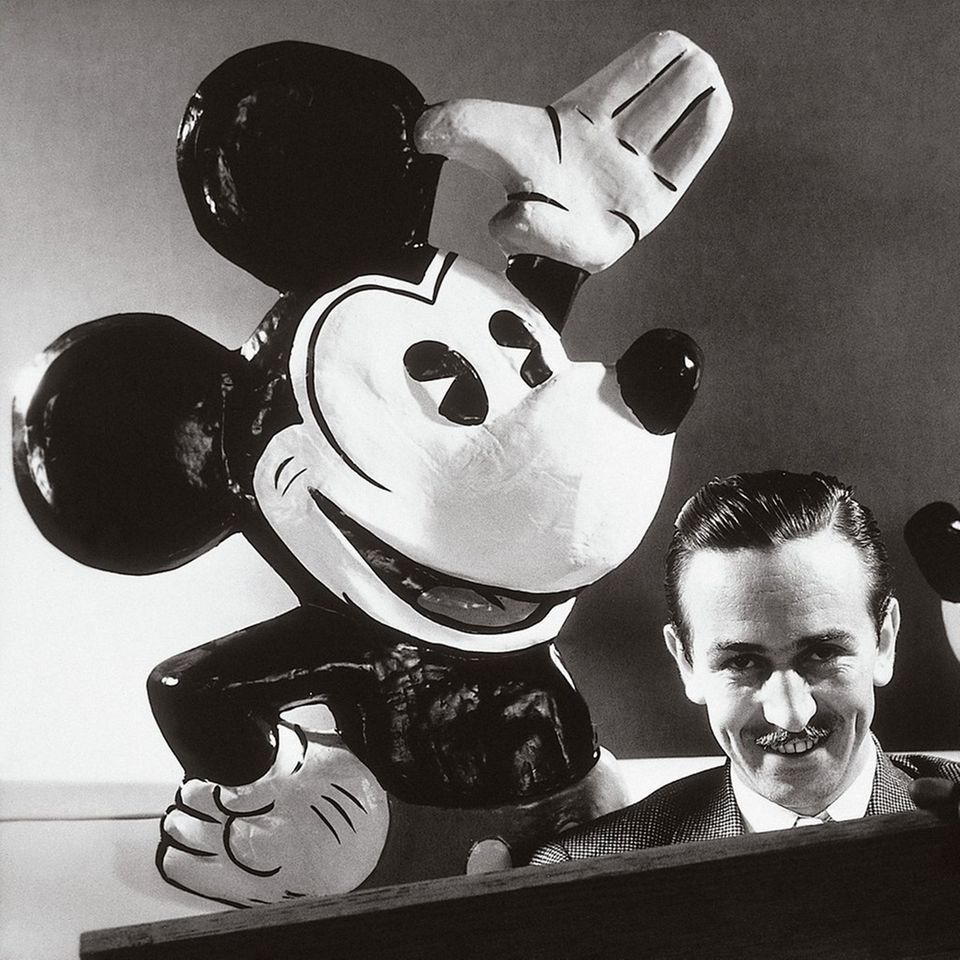 Walt Disney mit seiner Erfindung Micky Maus: Die berühmte Figur steht nun seit Anfang 2024 in den USA nicht mehr unter Urheber