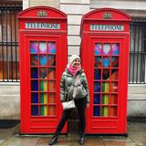 Susan Sideropoulus ist mit ihren Liebsten nicht ganz so weit geflogen wie Familie Engels, ihr Urlaubsort London hat aber mindestens genauso viele schöne Fotomotive zu bieten, wie die Vereinigten Arabischen Emirate. Die roten Telefonzellen zum Beispiel.