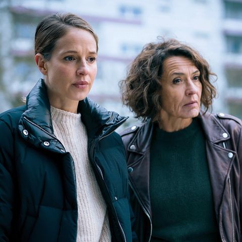 "Tatort: Avatar": Johanna Stern (Lisa Bitter, l.) und Lena Odenthal (Ulrike Folkerts) bei den Ermittlungen zu ihrem neuesten F