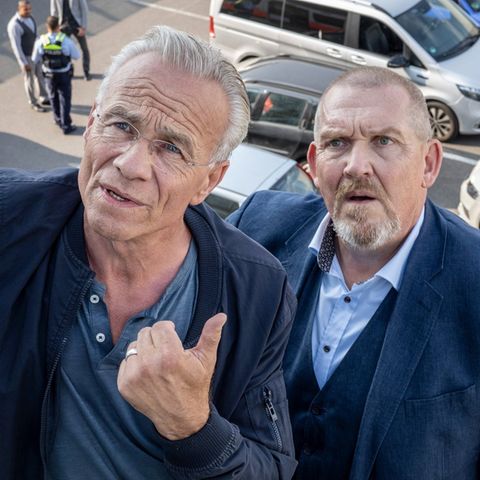"Tatort: Pyramide": Die Kommissare Max Ballauf (Klaus J. Behrendt, l.) und Freddy Schenk (Dietmar Bär) sind fassungslos über d