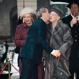 Dänische Royals: König Frederik küsst