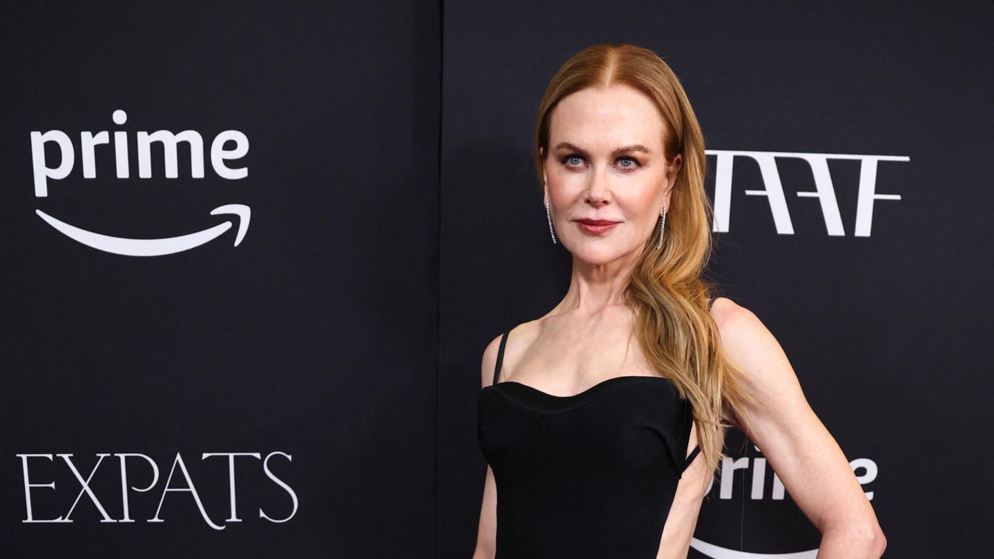 RedCarpetStyle 2024 Nicole Kidman gewährt tiefe Einblicke