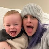 Kelly Osbourne teilt ein neues Foto mit Sohn Sidney an ihrer Seite und lässt damit die Herzen der Fans schmelzen. Zu niedlich, wie der Kleine neben seiner Mama in die Kamera lächelt. Und die ist ebenfalls hin und weg von ihrem Sprössling: "Das ist also Liebe", schreibt sie zu ihrem Beitrag. 