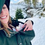 01. Februar 2024 Lady Tatiana Mountbatten genießt ihren Winterspaziergang mit Baby Elodie. Nach einem etwas holprigen Start ins neue Jahr blickt Tatiana dank reichlich "Selfcare" einem "strahlenden Februar "entgegen, wie sie auf Instagram verrät. 