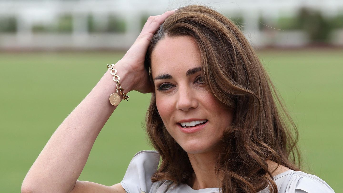 Bedeutsame-Accessoires-der-Royals-Ein-Geschenk-von-Camilla-doch-dieses-Armband-trug-Kate-nicht-mehr-als-dreimal