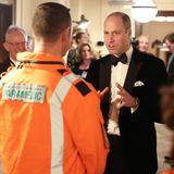 Am Abend besucht Prinz William die jährliche Spendengala der "London Air Ambulance" und kommt hier mit Ambulanzpilot:innen, Ärzt:innen und Sanitäter:innen ins Gespräch. 