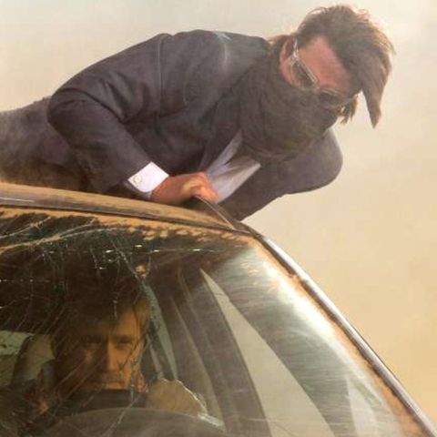"Mission: Impossible - Phantom Protokoll": In einem heftigen Sandsturm mitten in Dubai kämpft Ethan (Tom Cruise, o.) um Leben