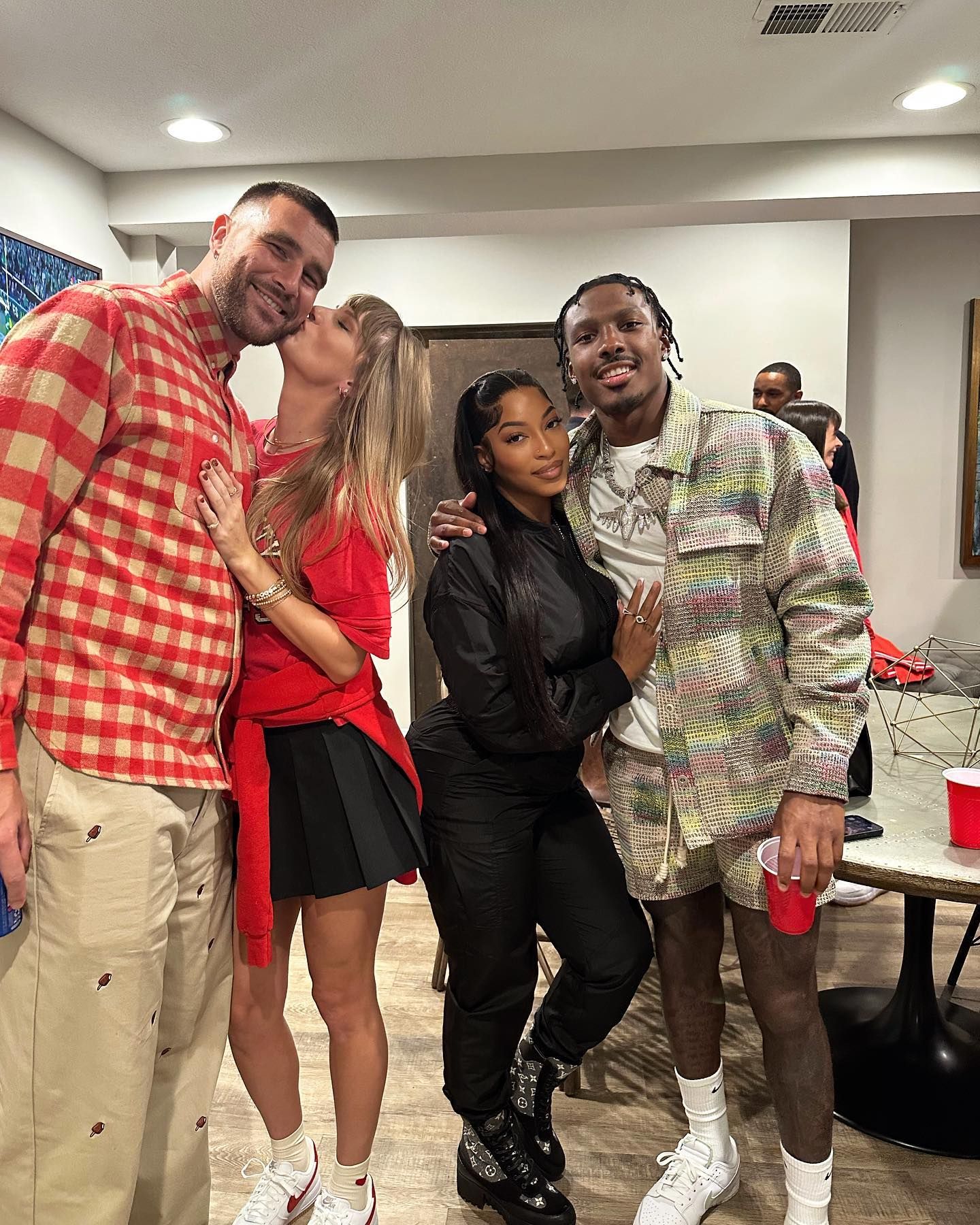 Taylor Swift und Travis Kelce: Vom Freundschaftsarmband zur Lovestory