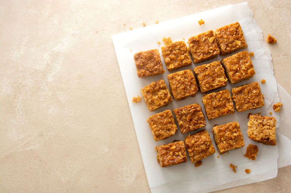 3ZutatenRezept So schnell gelingen diese ErdnussbutterHaferflockenRiegel GALA.de