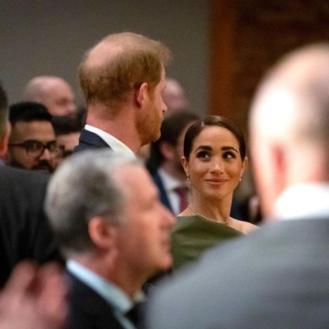 Herzogin Meghan Und Prinz Harry: Erster Offizieller Auftritt In Sussex ...