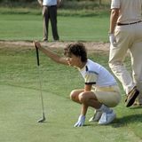 1982  Die Schauspielerin verbringt ihre Freizeit gern auf dem Golfplatz. 