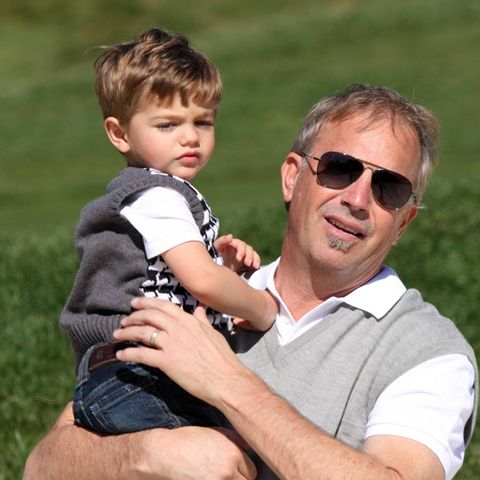 Kevin Costner mit seinem Sohn Hayes im Jahr 2011 0.6455