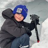 2. März 2024 Grattis! Prinz Oscar feiert heute seinen 8. Geburtstag, und das Königshaus gratuliert Kronprinzessin Victorias Sohn mit zwei frostig-süßen Geburtstagsfotos aus dem Schnee.