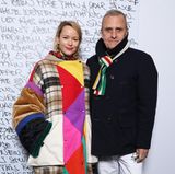 Designerkollege Jean-Charles de Castelbajac und seine Frau Pauline de Drouas lassen sich die neue Vivienne-Westwood-Show nicht entgehen.