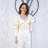 Auch Emma Stone schnappt bei Louis Vuitton noch mal ein wenig Pariser Modeluft, bevor in einigen Tagen der Oscar-Trubel beginnt.