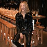 7. März 2024  Hollywoodstar Cate Blanchett steigt jetzt ins Spirituosengeschäft ein. In London feiert sie bei einem Event ihre neue Position als Kreativdirektorin von Toku Saké. Na dann Prost – oder besser gesagt: Kanpai!