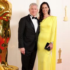 10. März 2024 Bastian Schweinsteiger und Ana Ivanović dürfen sich über eine Einladung zu den Oscars freuen. Ein wohl ganz besonderer Moment für das Paar, bei der wichtigsten Preisverleihung des Jahres in Hollywood dabei zu sein. Arm in Arm strahlen die beiden auf dem roten Teppich für die Fotografen. 