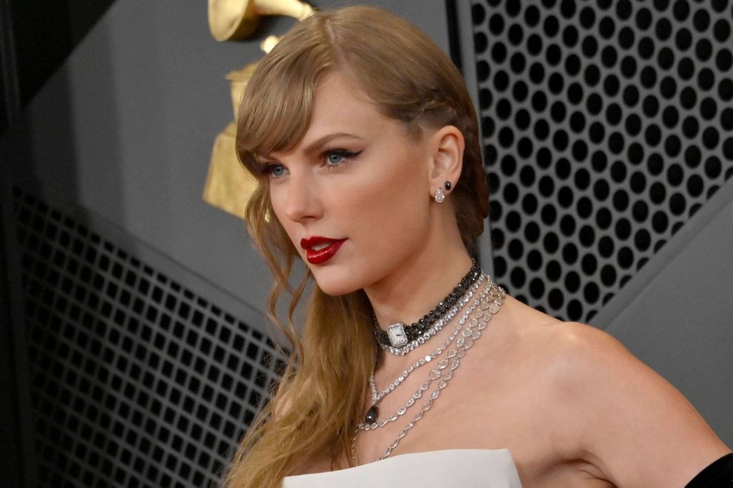 Taylor Swift und Travis Kelce: Von der Bühne direkt auf die Oscar-Party ...