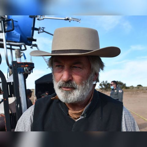 Alec Baldwin am Set des Westerns "Rust", an dem sich im Oktober 2021 ein schrecklicher Unfall zutrug.