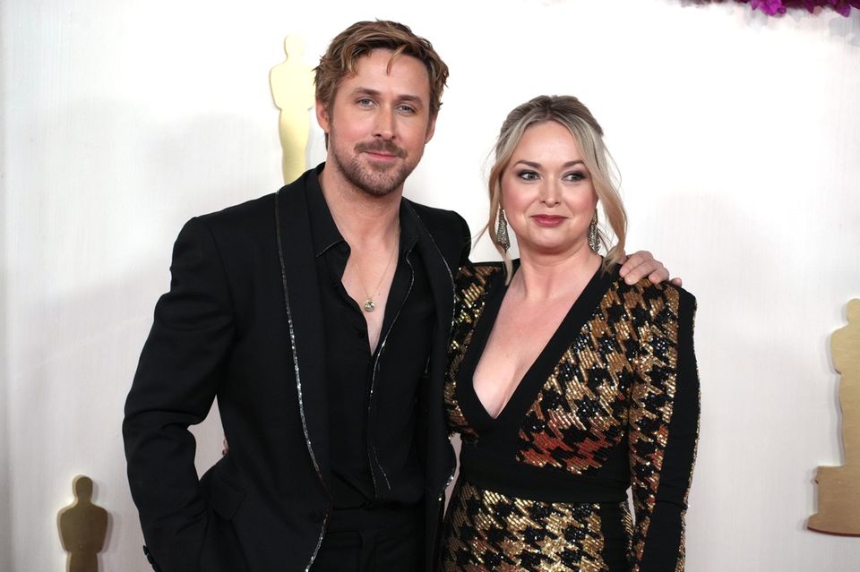 Ryan Gosling ist mit seiner Schwester Mandi bei den Oscars. Was jedoch besonders auffällt, ist sein aufgedunsenes Gesicht. 