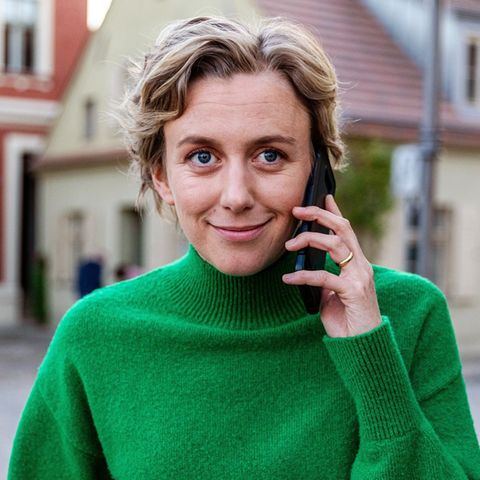 "Vorübergehend glücklich - Opimaral": Sonja (Franziska Machens) braucht ihren Mann Lars aus der Ferne.