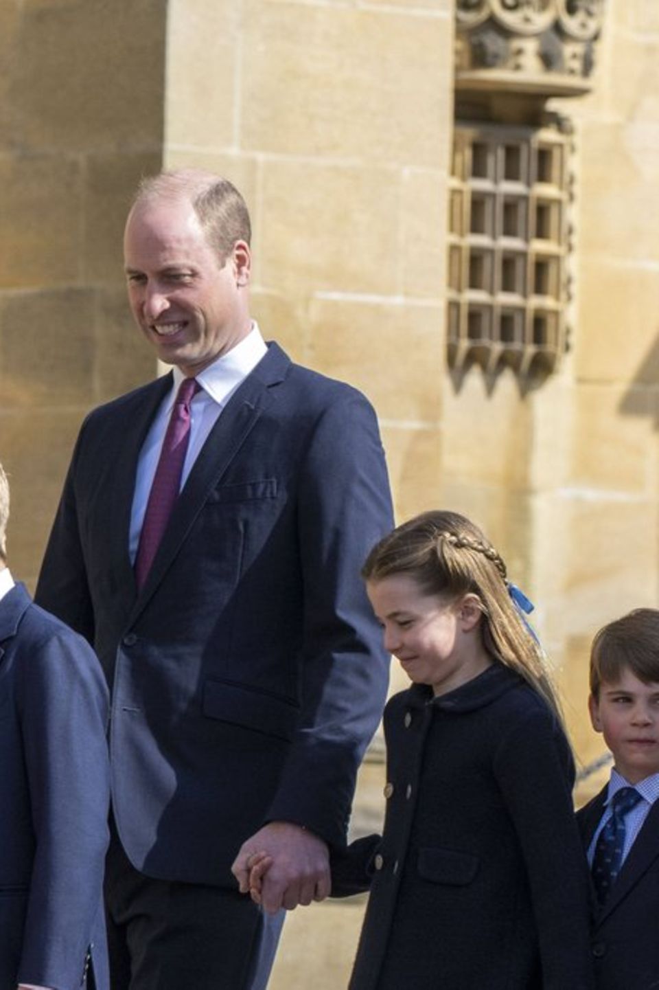 Auf dem Weg zum Ostergottesdienst 2023 präsentierten sich William und Kate mit ihren Kindern in abgestimmter blauer Kleidung.
