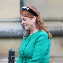 Sarah Ferguson nimmt ebenfalls an dem besonderen Gottesdienst teil. In ihrem grünen Kostüm steht sie Prinzessin Anne in nichts nach. 