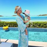 Paris Hilton ist mit ihren Liebsten im Osterurlaub auf der Promi-Insel St.Barth. Zum Schutz vor der karibischen Sonne trägt Söhnchen Phoenix dabei einen extragroßen Hut. Aber nicht lange ...