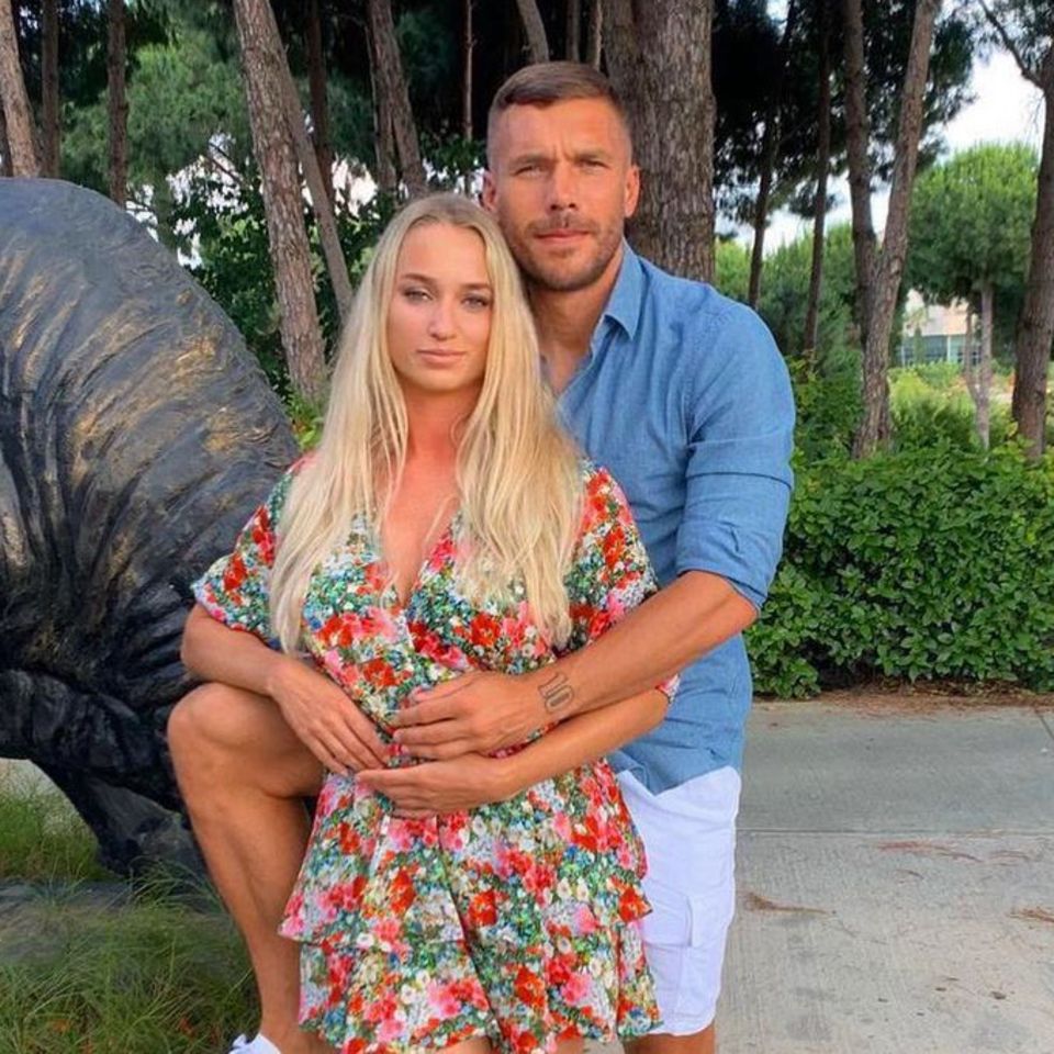 Lukas Podolski mit seiner Ehefrau Monika